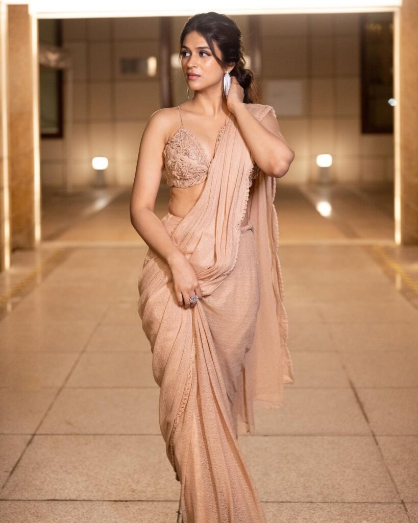 Saree saga: Shraddha Das mesmerizes with her poised and alluring presence in this recent shoot
