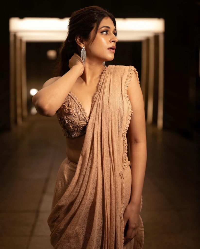 Saree perfection: Shraddha Das graces the lens in a beautifully draped ensemble for her latest shoot