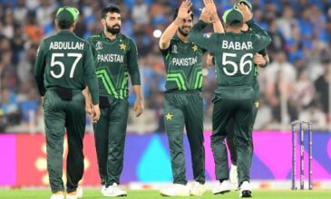 Pakistani Players celebrate a wicket