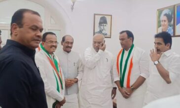 Motkupalli Narasimhulu Joining Congress In Mallikarjun Kharge's presence and other Congress leaders