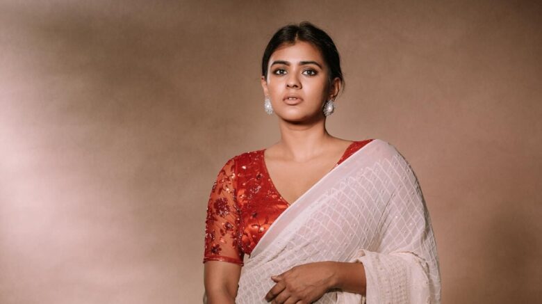 Hebah Patel mesmerizes in stunning saree.