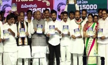AICC leaders and TPCC leaders on stage releasing Congress' Abhaya Hastham Manifesto for Telangana.