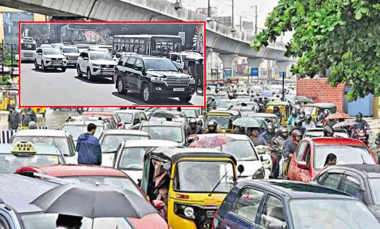 Convoy: Telangana CM's convoy stuck in traffic
