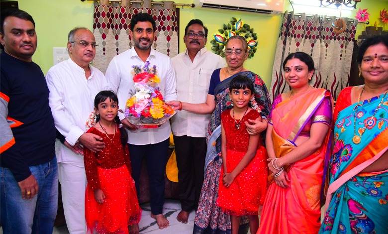 Nara Lokesh visits Mangalagiri, Discusses on Future Course of Action