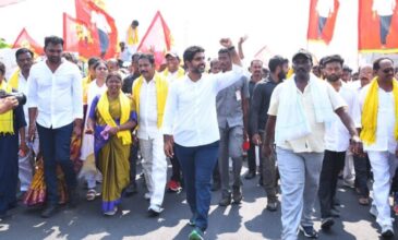 Nara Lokesh and TDP activists in 'Yuva Galam Padayatra'