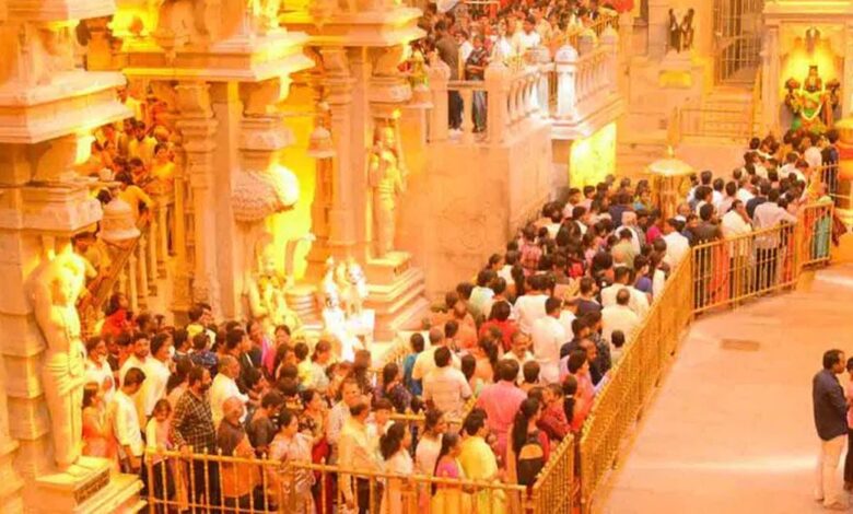 Devotees line up in a rush at Yadadri temple.