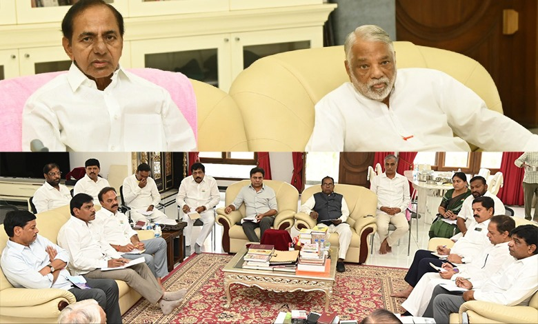 KCR with BRS members in farmhouse
