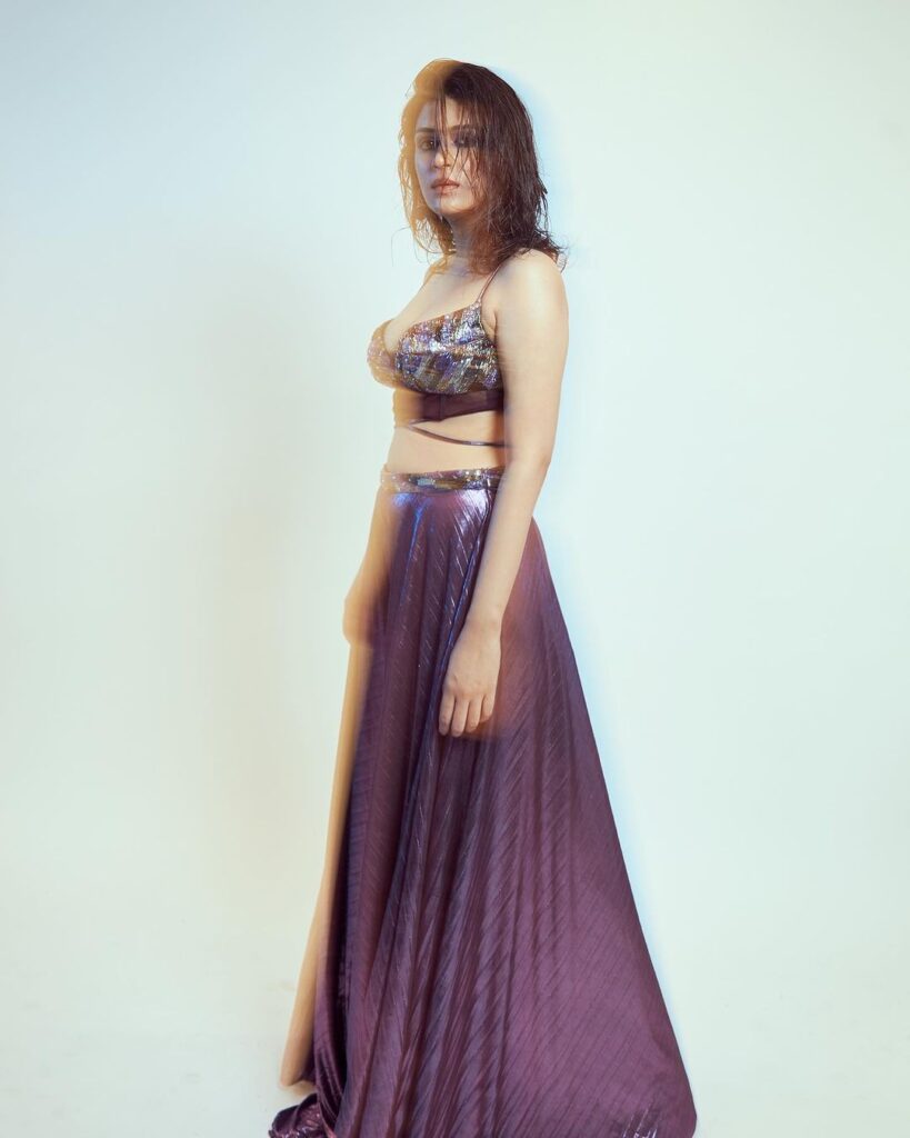 The rich and vibrant shade of purple exuded elegance, complementing Shraddha's 
