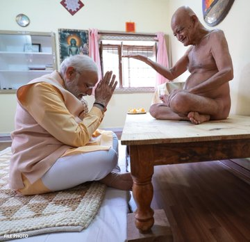 Swami Vidhyasagar Ji Maharaj and Narender Modi