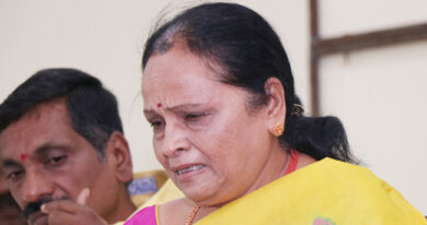 Ex-MLA Sugunamma weeps in the media.