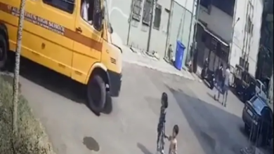 Viral Incident: School Bus Hits Children on Mumbai Road, Caught on CCTV