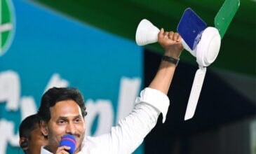 CM YS Jagan with a ceiling fan, his party symbol.