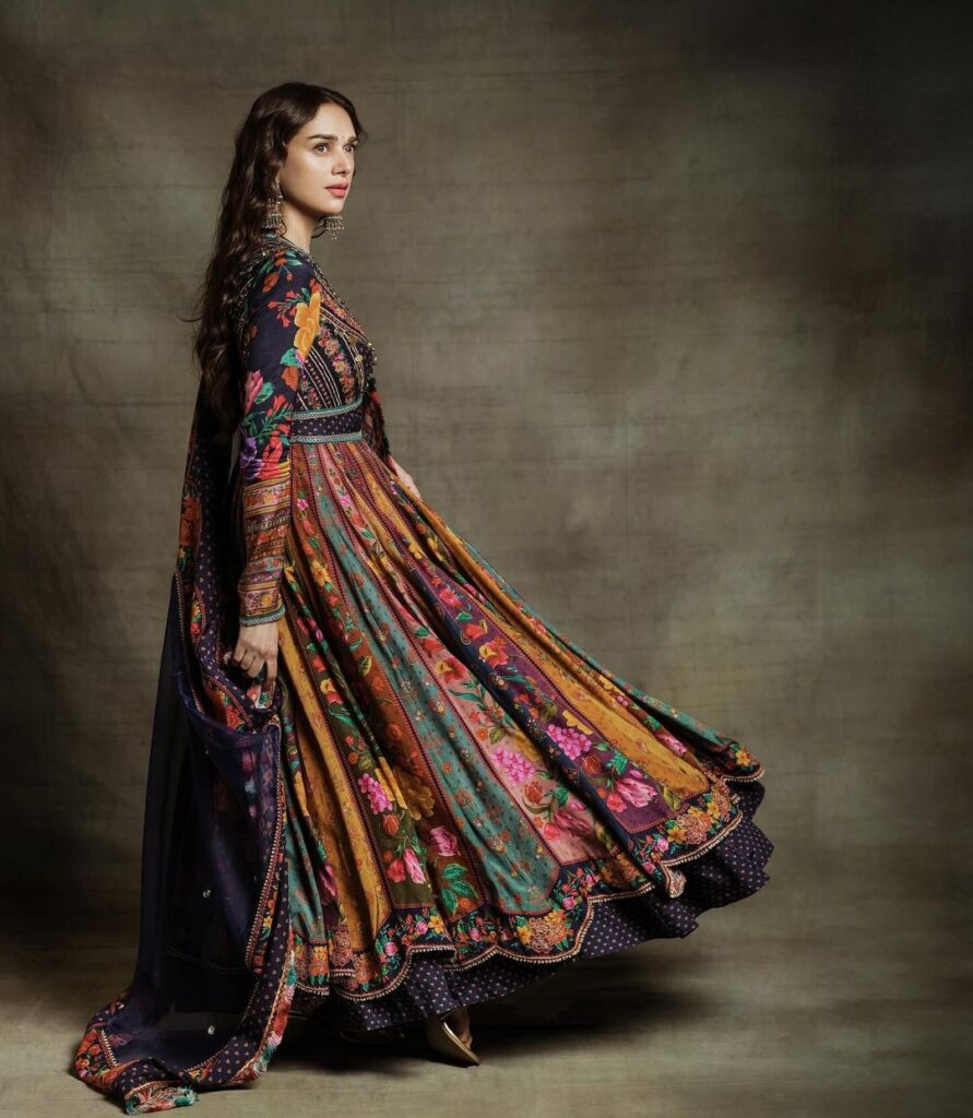 Aditi Rao Hydari in elegant Indian attire, posing gracefull