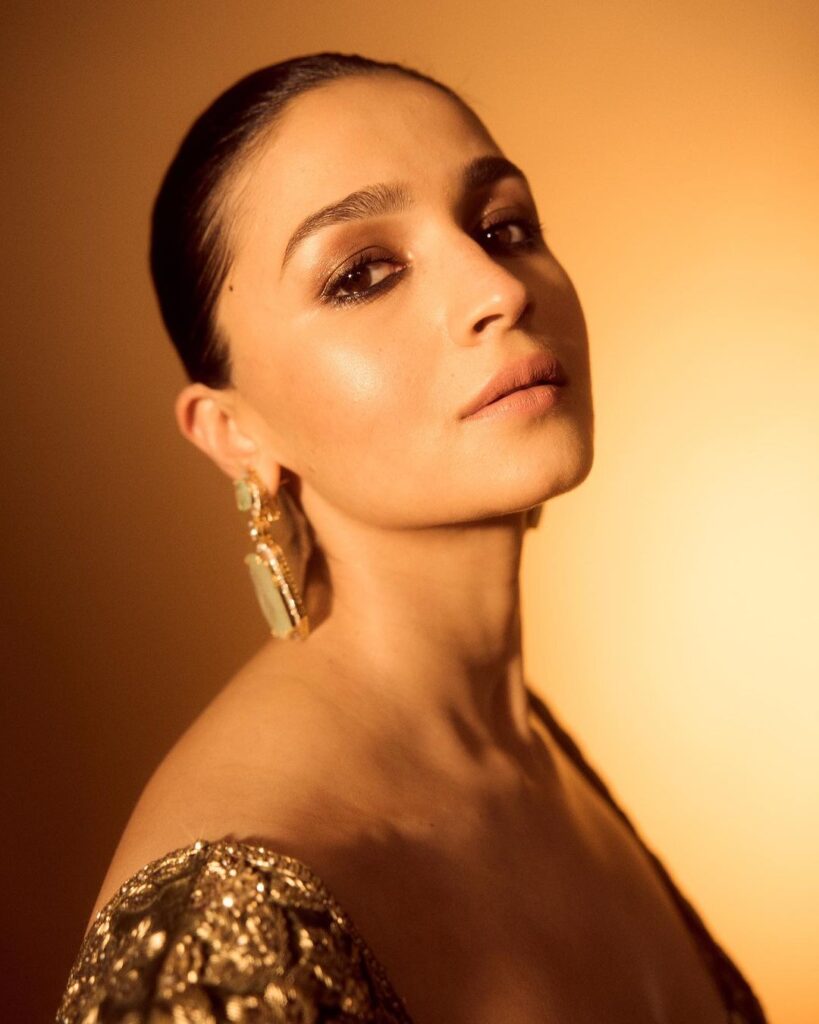 Alia Bhatt's diamond earrings add a touch of glamour
