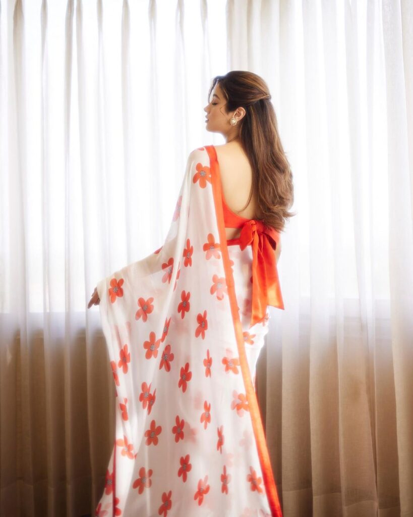 Janhvi Kapoor's captivating saree style is truly eye-catching