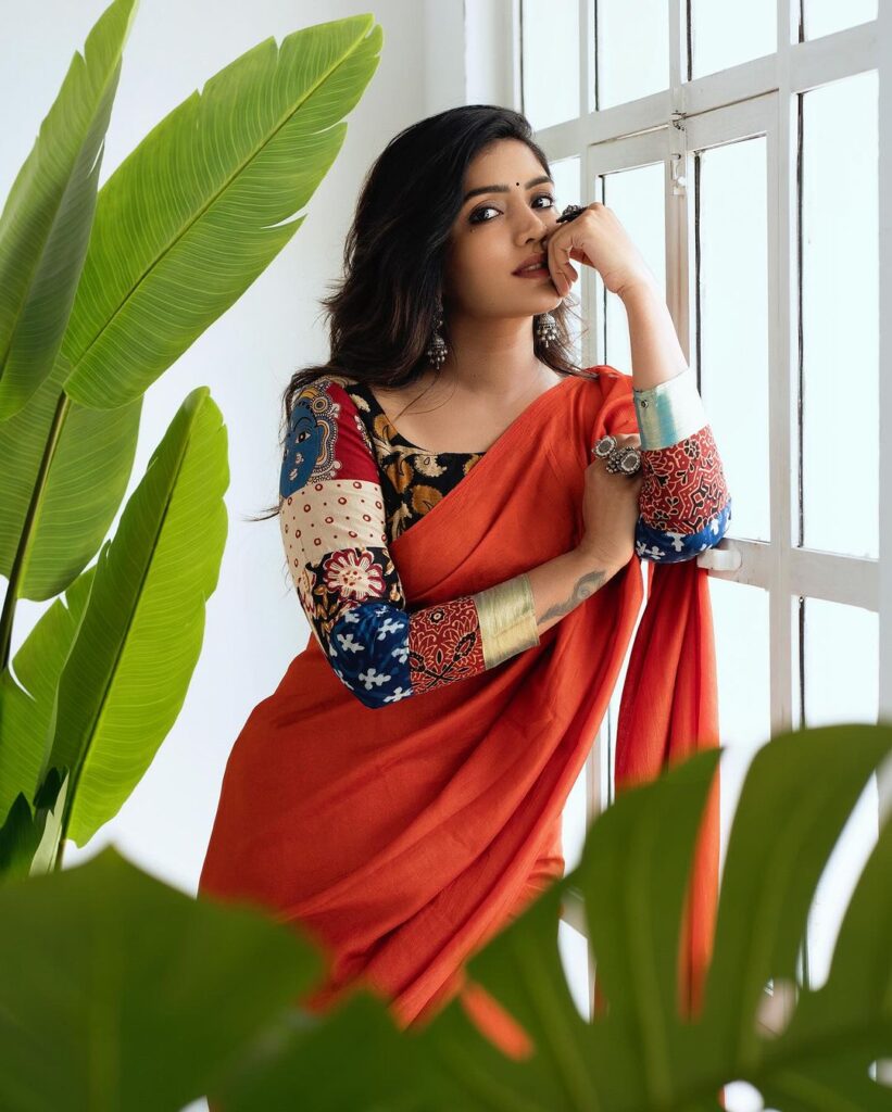 Eesha Rebba mesmerizes in orange saree, kalamkari blouse, flowing hair