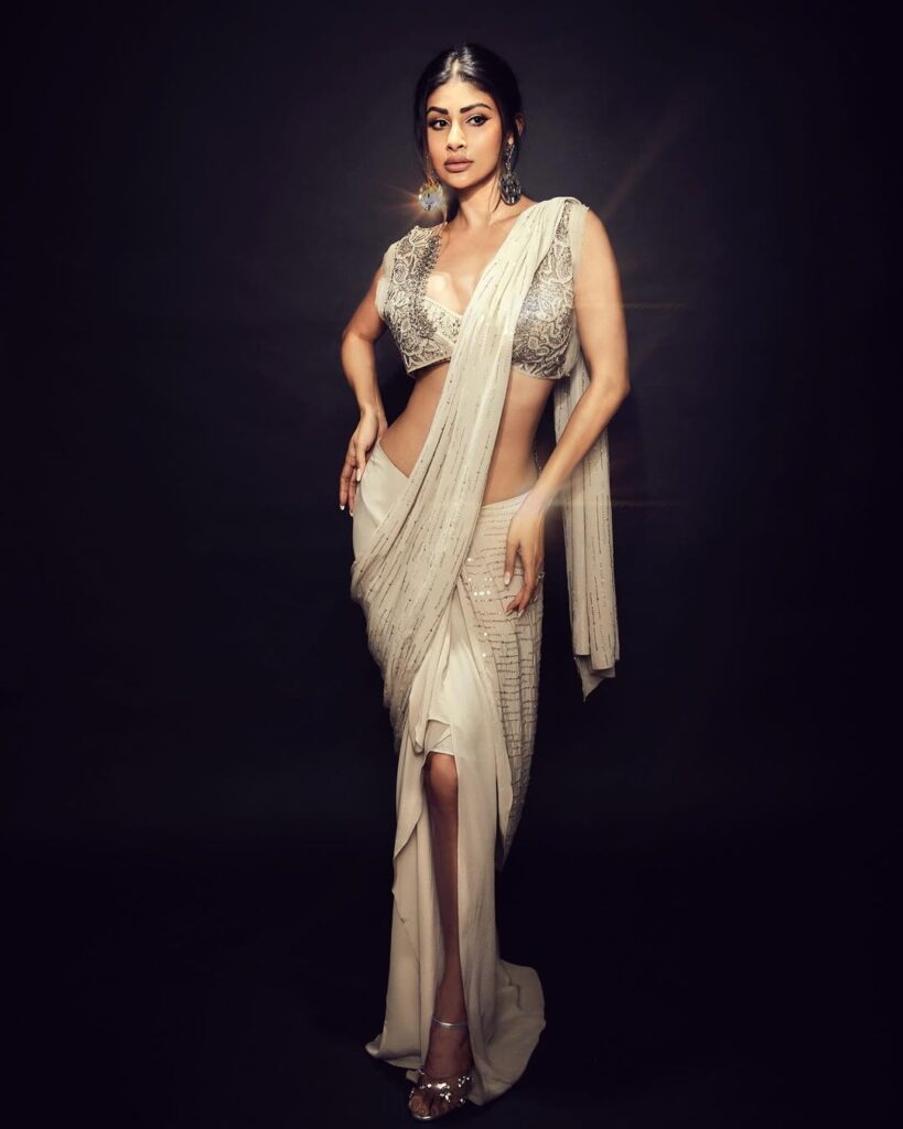 Mouni Roy's timeless look in traditional attire