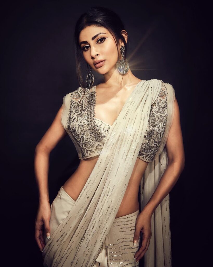 Traditional accessories enhance Mouni Roy's beauty