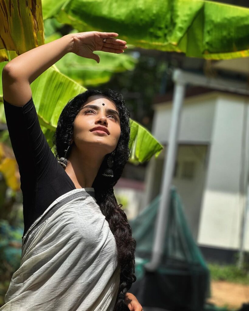 Anupama radiates grace in white saree, Looking Towards Sky