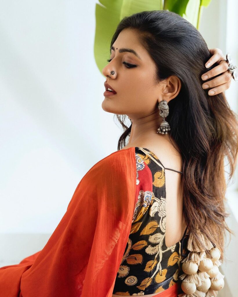 Eesha Rebba's stunning ethnic look with free-flowing hair