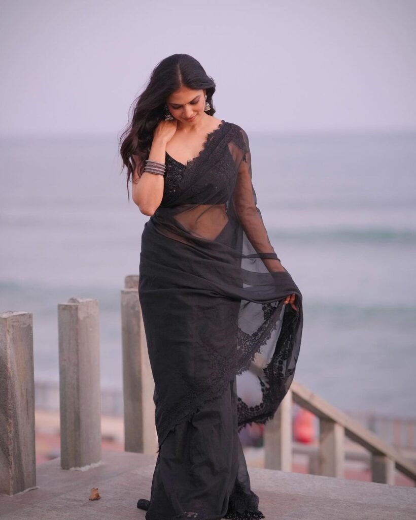 Malavika exudes grace in black saree & blouse